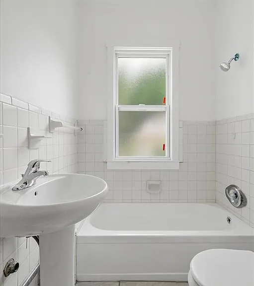 2245 W Grand St — Photo 11