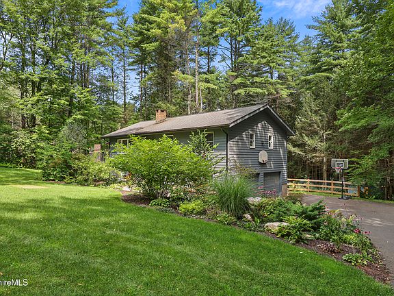 5th image of 18 Hemlock Hill Rd