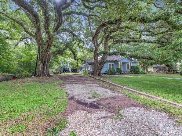 1311 Lyons St, Vinton, LA 70668