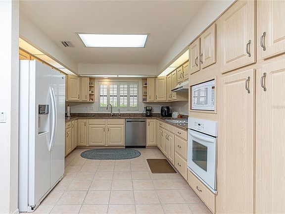 5th image of 1001 Lucia Dr