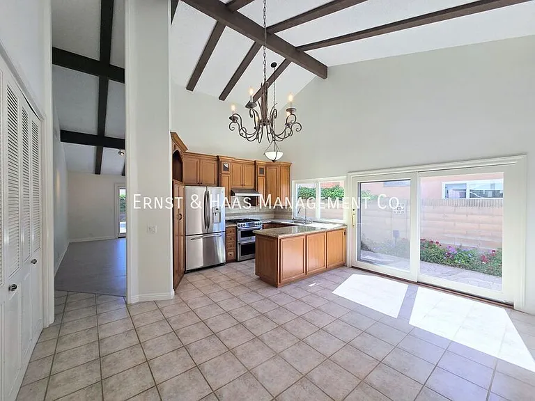 10835 Slater Ave — Photo 10