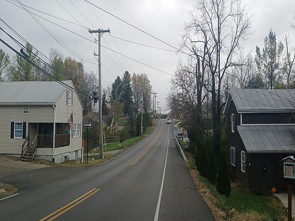 5th image of 104 N Elm St