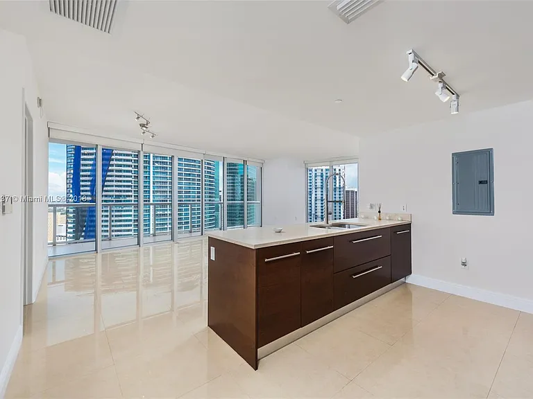 475 Brickell Ave — Photo 7