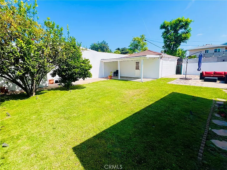 5118 Riverton Ave — Photo 15