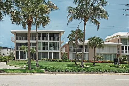 1910 Gulf Shore Blvd N Photo 1