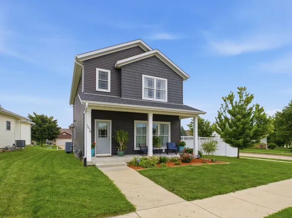 1678 Olde Brandy Ln, Davenport, IA 52807