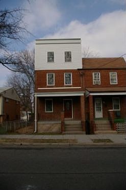 2nd image of 4710 Dix St NE