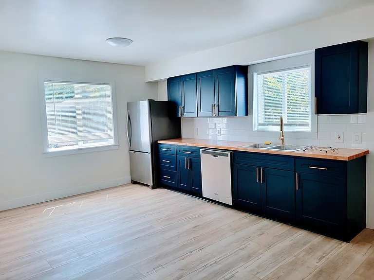 1425 Elm St NW — Photo 5