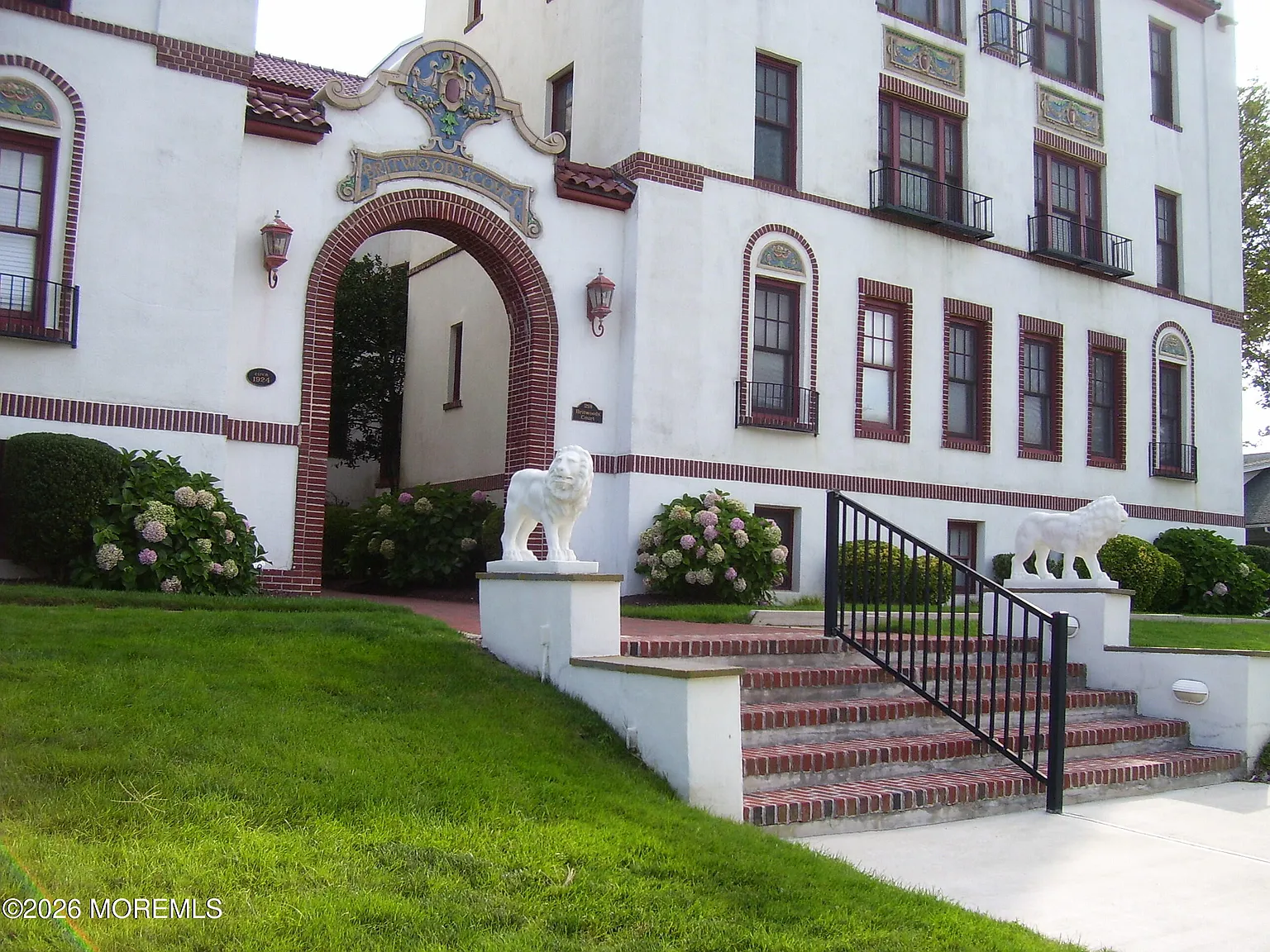 2 bed, 667 sqft, $2,700 — Photo 2
