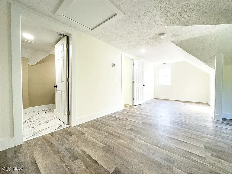 2483 E 89th St #301 — Photo 8