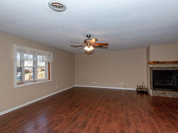 4th image of 1424 Carowinds Cir