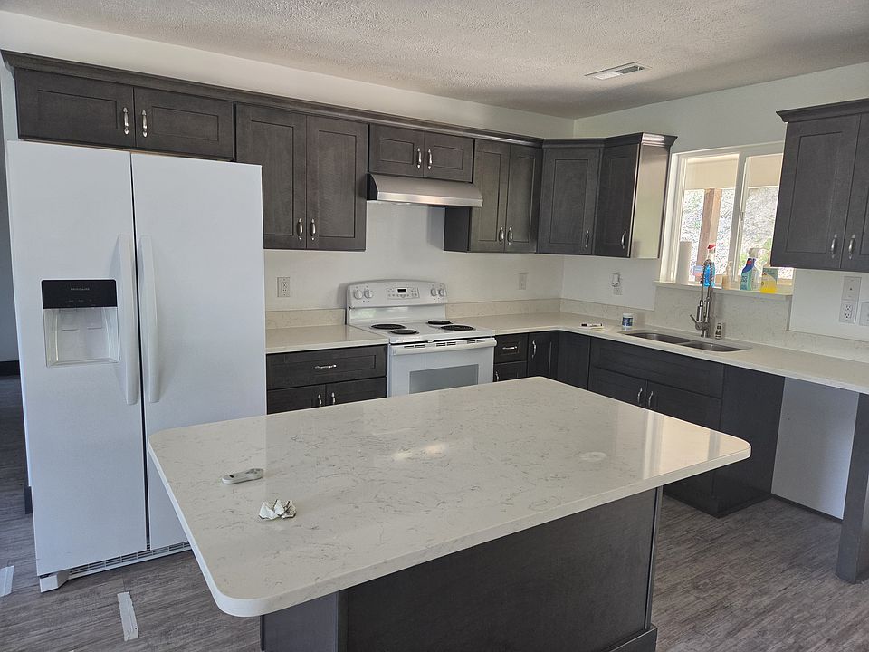 1st image of 213 Violet Dr
