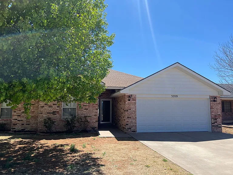 3709 Benjamin Davis Dr — Photo 2