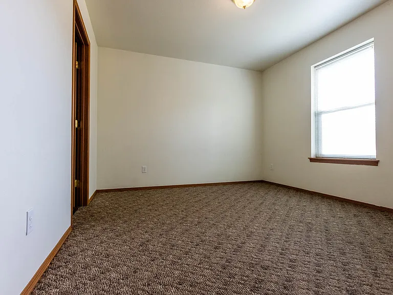 1911 N Chestnut St — Photo 16