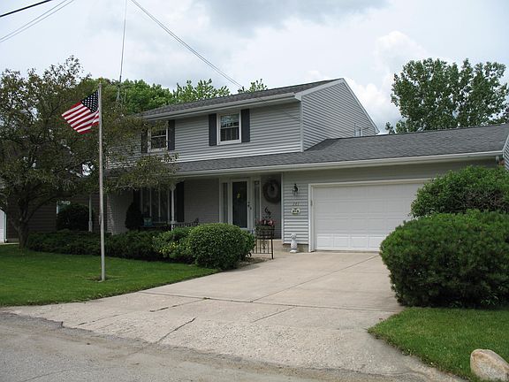 3rd image of 261 Lakeview Dr