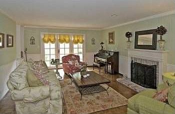 2nd image of 95 Reservoir Rd