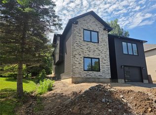 16 Mayflower St, Fredericton, NB E3C1L5