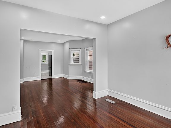 5th image of 10931 S State St