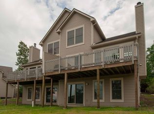 371 Linden Ct, Tannersville, PA 18372