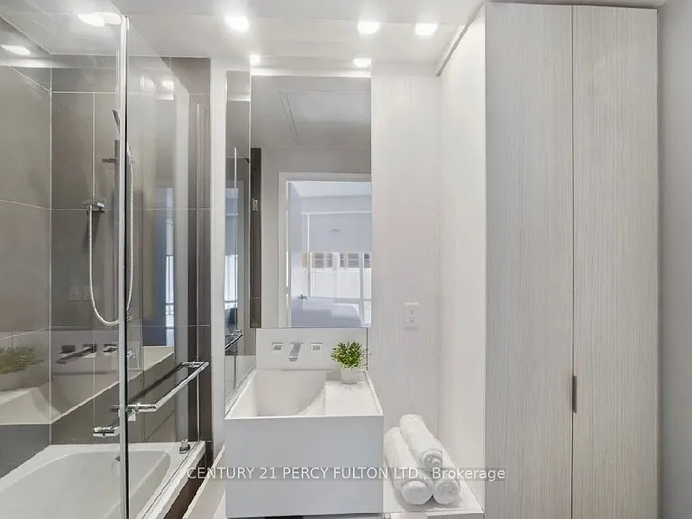 1 Bloor St E #313 — Photo 19