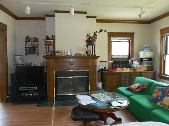 3rd image of 103 Paris Ave