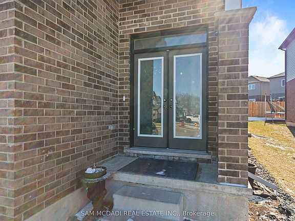 2nd image of 2743 Oriole Dr