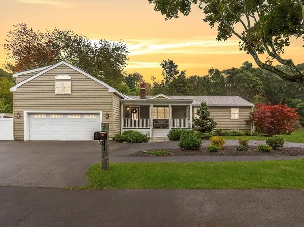 2 Crestwood Ln, Peabody, MA 01960