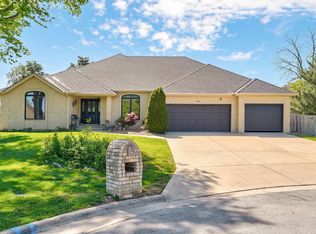 876 W Kingsway Drive, Springfield, MO 65810