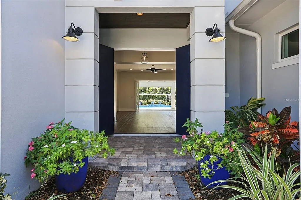 6 bed, 4.5 bath, 3806 sqft, $10,000 — Photo 4
