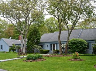9 W Hill Rd, Mattapoisett, MA 02739