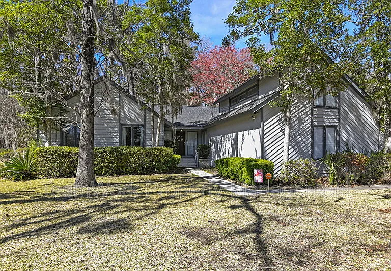 18 Shadowmoss Pkwy — Photo 1