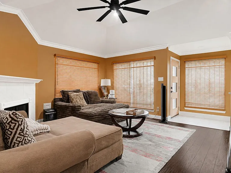 1807 Strongs Ct — Photo 6