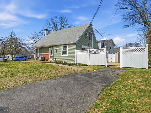 2nd image of 1323 Morton Ave