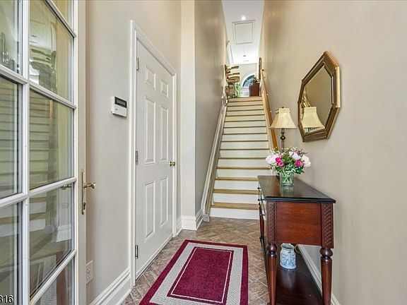 2nd image of 29 Schmidt Cir