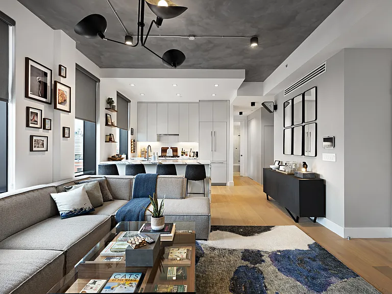 661 Driggs Ave #5B — Photo 1