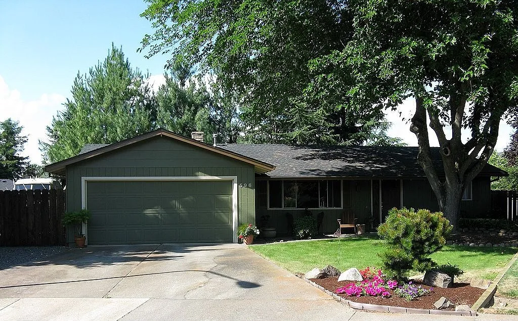 596 N Wexford Cir photo 1