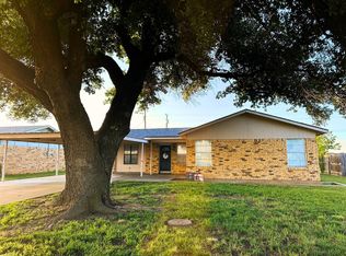 1326 Highland Dr, Olney, TX 76374