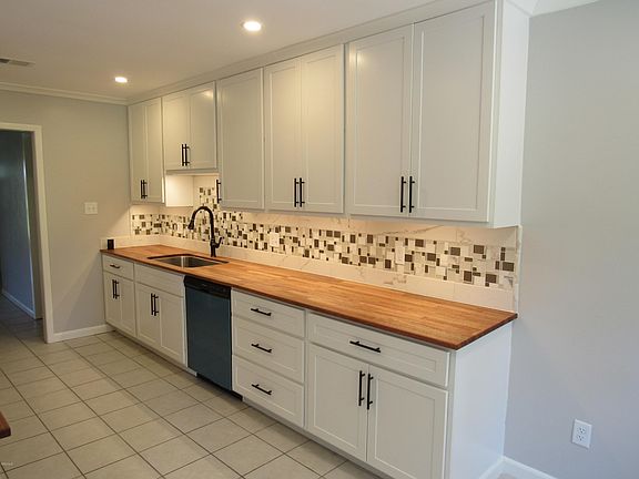 3rd image of 110 Glen Eagles Dr