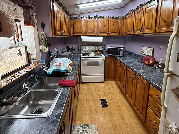 5th image of 1595 Kelly Rd