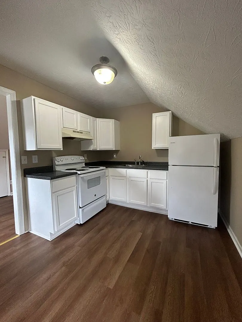114 Georgia St — Photo 2