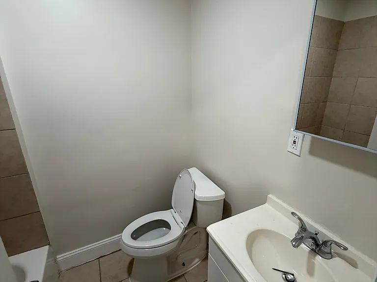 241 Hawthorne Ave — Photo 9
