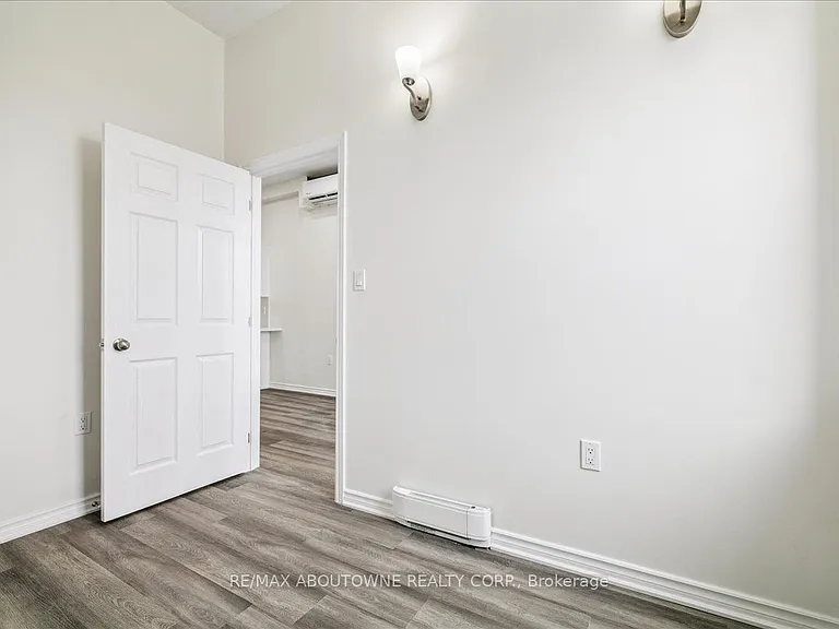 68 Peel St #3 — Photo 9