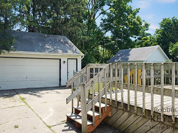 4th image of 2052 Huizen Ave SW