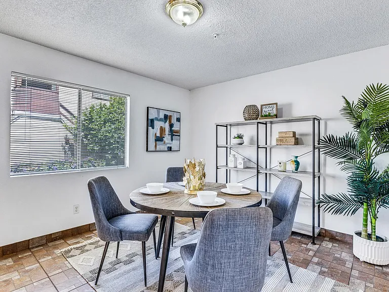 2817 W Grand Ave — Photo 5