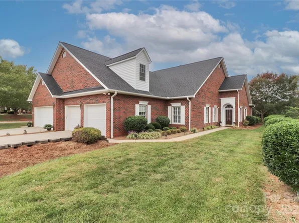 1372 Royalty Cir, Statesville, NC 28625