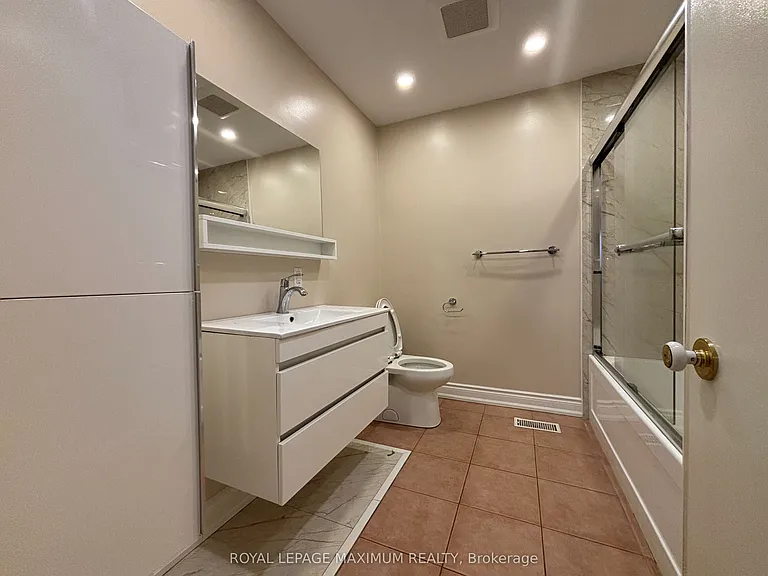 54 Hisey Cres W — Photo 14