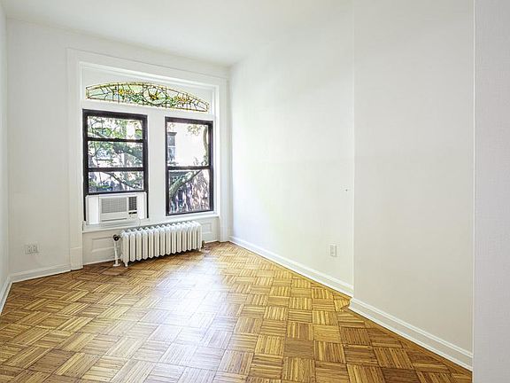5th image of 11 Montgomery Pl APT 4