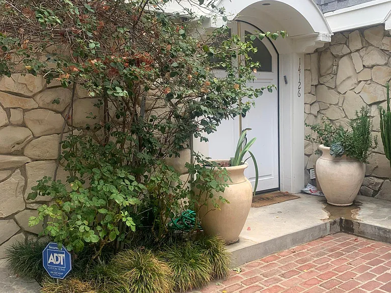 14126 Dickens St — Photo 4