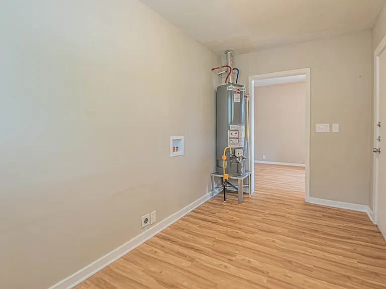 203 Beatrice St — Photo 18