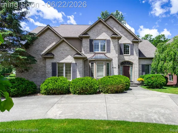 8225 Brookstone Ln, Clarkston, MI 48348